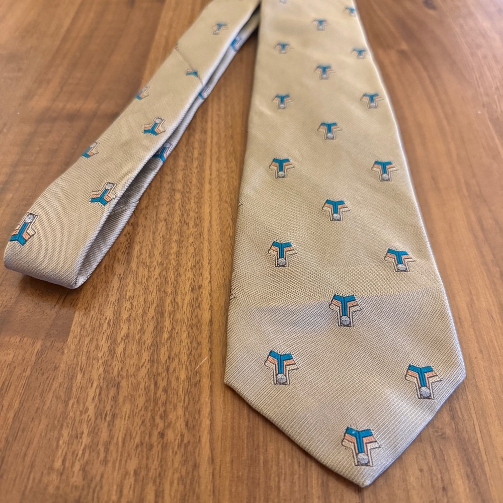Vintage WM Chelsea LTD Silk Tie Tan Geometric Novelty Silk Pattern Made in USA